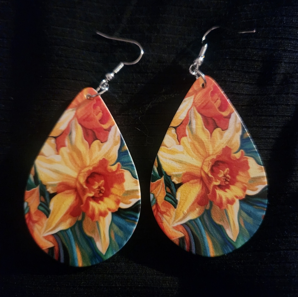 Beautiful new daffodil fashion earrings